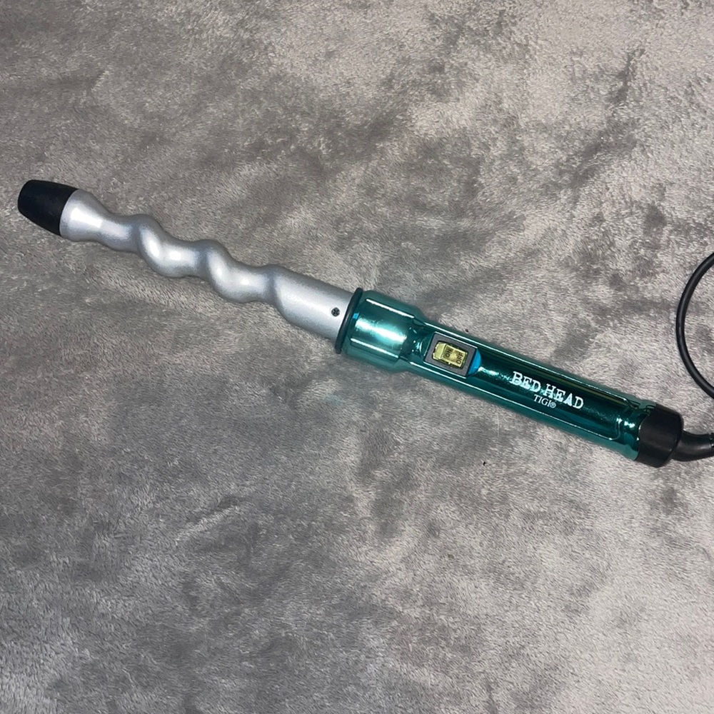 Bed head 1 inch wavy curling wand teal tourmaline ceramic